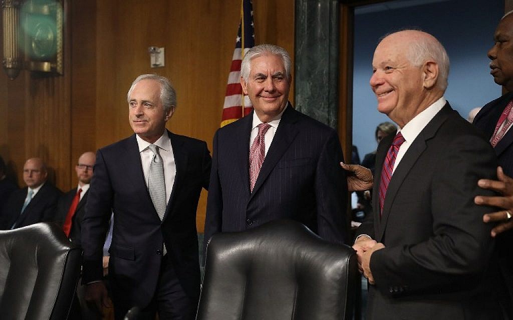 Rex Tillerson, center, arrives for questioning in his confirmation hearing for Secretary of State in the Dirksen Senate Office Building on January 11, 2017 in Washington, DC. ( Joe Raedle/Getty Images/AFP)