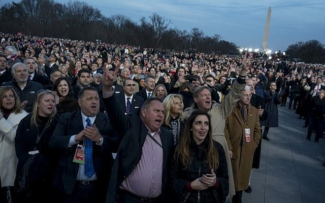 Guests cheer during the inauguration concert at the Lincoln Memorial January 19, 2017 in Washington, DC. (Aaron P. Bernstein/Getty Images/AFP)