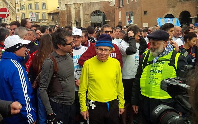 Israeli athlete, Holocaust survivor, professor and survivor of the 1972 Munich Olympics massacre Shaul Ladany at the Run for Mem race in Rome, January 22, 2017. (Courtesy Moked.it/Pagine Ebraiche)
