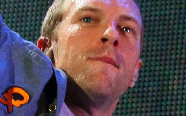 Chris Martin, performing with Coldplay, at the Naeba Ski Resort, Niigata, Japan, as part of the 2011 Fuji Rock Festival. (Christopher Johnson (globalite) on Flickr - "Fuji Rock photos: Coldplay" / Wikipedia)