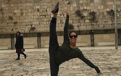 Eliana Girard, a dancer who was worked with Cirque du Soleil and Taylor Swift, at the Western Wall with Birthright (Courtesy Elana Mariani)