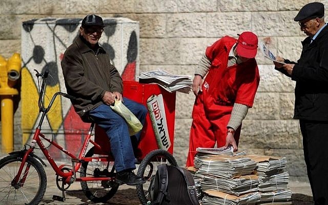 A man hands out the free daily newspaper 'Israel Hayom' to passersby on Ben Yehuda street in Jerusalem. March 7, 2012. (Nati Shohat/Flash90) A man hands out the free daily newspaper 'Israel Hayom' to passersby on Ben Yehuda street in Jerusalem. March 7, 2012. (Nati Shohat/Flash90)