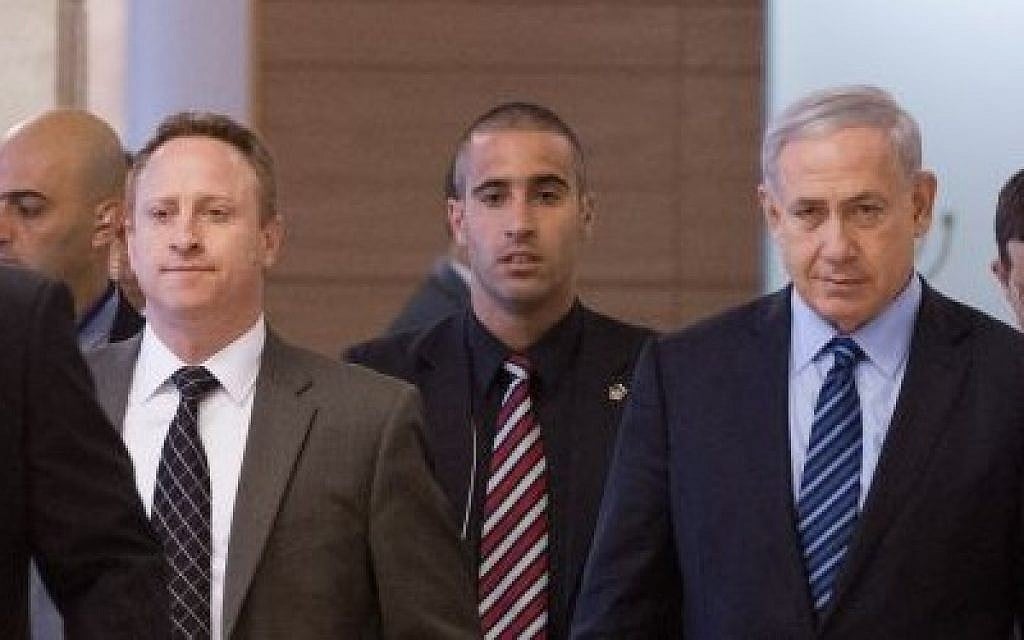 Prime Minister Benjamin Netanyahu (R) and his then-chief of staff Ari Harow (left)arrive at a Likud faction meeting in the Knesset, November 24, 2014. (Miriam Alster/Flash90)