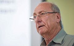 Retired IDF major general Amnon Reshef of the Commanders for Israel's Security group seen at press conference in Tel Aviv on March 11, 2015, where the group criticized the security and political conduct of Prime Minister Benjamin Netanyahu. (Ben Kelmer/Flash90)