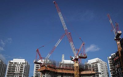 Illustrative image of a housing construction site in Tel Aviv, December 1, 2016. (Nati Shohat/Flash90)