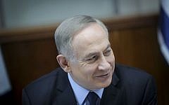 Prime minister Benjamin Netanyahu leads the weekly cabinet meeting at the Prime Minister office in Jerusalem, January 1, 2017. (Alex Kolomoisky/POOL)