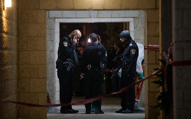 Police and rescue forces at the scene where a woman and four children were killed at an apartment in Jerusalem in what police suspect was a murder-suicide, January 01, 2017 (Yonatan Sindel/Flash90) Police and rescue forces at the scene where a woman and four children were killed at an apartment in Jerusalem in what police suspect was a murder-suicide, January 01, 2017 (Yonatan Sindel/Flash90)