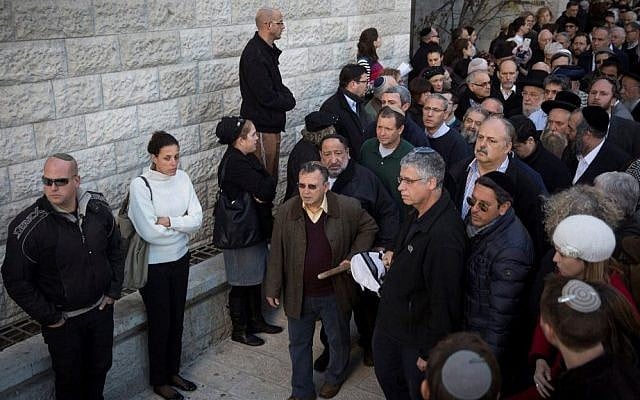 Friends, family members, and politicians attend the funeral of Yaakov Neeman, an Israeli lawyer, justice minister and finance minister, at Heichal Shlomo in Jerusalem, on January 2, 2017. (Hadas Parush/Flash90) Friends, family members, and politicians attend the funeral of Yaakov Neeman, an Israeli lawyer, justice minister and finance minister, at Heichal Shlomo in Jerusalem, on January 2, 2017. (Hadas Parush/Flash90)