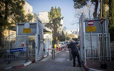 A security guard puts blinds at the entrance to the Prime minister Residence in Jerusalem, January 2, 2017. (Yonatan Sindel/Flash90) A security guard puts blinds at the entrance to the Prime minister Residence in Jerusalem, January 2, 2017. (Yonatan Sindel/Flash90)