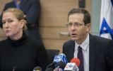 Leader of the opposition Isaac Herzog (R) and Zionist Union parliament member Tzipi Livni attend a Zionist Union party meeting in the Knesset on January 9, 2017. (Yonatan Sindel/Flash90)
