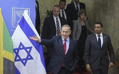 Prime Minister Benjamin Netanyahu and his Jamaican counterpart Andrew Holness arrive to a joint press conference in Jerusalem, on January 12, 2017. (Marc Israel Sellem/POOL)