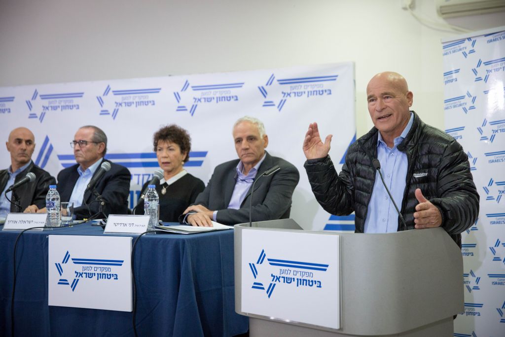 Former Israel Police commissioner Asaf Hefetz speaks at a press conference organized by 'Commanders for Israel's Security' in Tel Aviv on January 15, 2017. (Miriam Alster/Flash90) Former Israel Police commissioner Asaf Hefetz speaks at a press conference organized by 'Commanders for Israel's Security' in Tel Aviv on January 15, 2017. (Miriam Alster/Flash90)