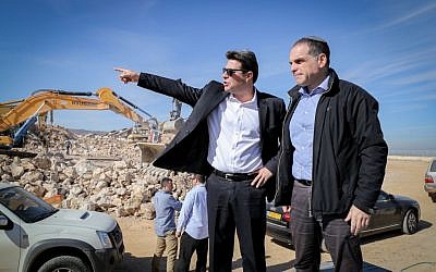 Oded Revivi, right, and minister Ofir Akunis surveying new construction in Efrat on January 16, 2017. (Gershon Elinson/FLASH90) Oded Revivi, right, and minister Ofir Akunis surveying new construction in Efrat on January 16, 2017. (Gershon Elinson/FLASH90)