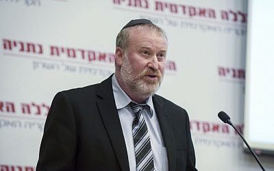 Attorney General Avichai Mandelblit speaks at Netanya Academic College on January 16, 2017. (Roy Alima/Flash90)