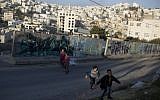 Palestinian children are seen in the West Bank city of Hebron, January 18, 2017. (Lior Mizrahi/Flash90)