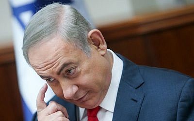 Prime Minister Benjamin Netanyahu leads the weekly cabinet meeting at the Prime Minister's Office in Jerusalem, January 22, 2017. (Alex Kolomoisky)