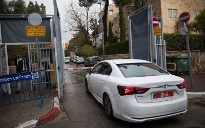 Police arrive at the Prime Minister's Office in Jerusalem on January 27, 2017, to question Benjamin Netanyahu for the third time in two corruption investigations. (Yonatan Sindel/Flash90) Police arrive at the Prime Minister's Office in Jerusalem on January 27, 2017, to question Benjamin Netanyahu for the third time in two corruption investigations. (Yonatan Sindel/Flash90)