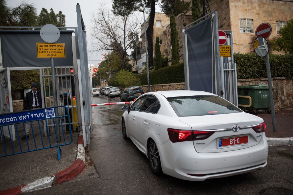 Police arrive at the Prime Minister's Office in Jerusalem on January 27, 2017, to question Benjamin Netanyahu for the third time in two corruption investigations. (Yonatan Sindel/Flash90) Police arrive at the Prime Minister's Office in Jerusalem on January 27, 2017, to question Benjamin Netanyahu for the third time in two corruption investigations. (Yonatan Sindel/Flash90)
