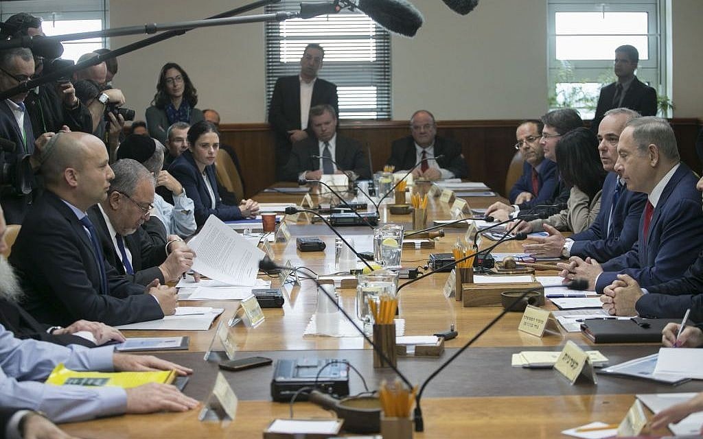 Israeli Prime Minister Benjamin Netanyahu leads the weekly cabinet meeting at the Prime Minister's office in Jerusalem on January 29, 2017. (Ohad Zwigenberg/POOL)