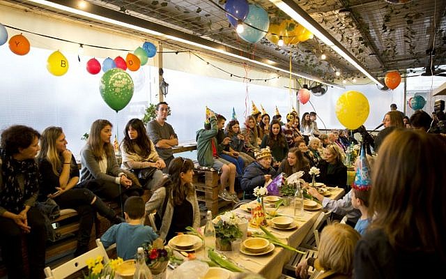 Holocaust survivor Ernest Weiner celebrates his 92nd birthday in a restaurant in the central Israeli city of Ramat Hasharon on Jan. 24, 2017. (AP Photo/Sebastian Scheiner)