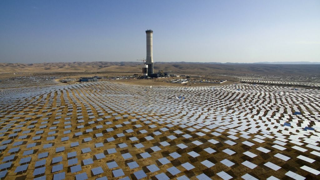 50,000 mirrors, known as heliostats,encircle the solar tower in the Negev desert, near in Ashelim, southern Israel, December 22, 2016. (AP/Oded Balilty) 50,000 mirrors, known as heliostats,encircle the solar tower in the Negev desert, near in Ashelim, southern Israel, December 22, 2016. (AP/Oded Balilty)