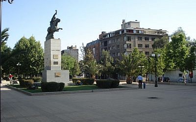 Bustamante park in Providencia, Santiago Metropolitan Region, Chile (CC BY-SA Andrés Reyes, Wikimedia)