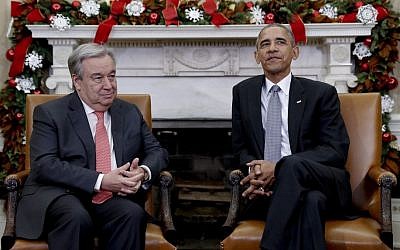 President Barack Obama pauses for media to take their places as he meets with United Nations Secretary-General-designate, Antonio Guterres, in the Oval Office of the White House, in Washington, December 2, 2016. (AP Photo/Carolyn Kaster)