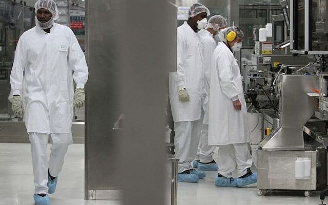 Assembly lines in the Teva Medical Factory in Har Hotzvim, Jerusalem, March, 15 2010. (Nati Shohat/Flash90)