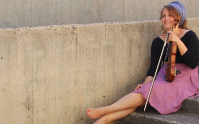 Ariella Zeitlin, the energetic and surprising fiddler who is one of the latest contestants on 'The Voice Israel' (Courtesy Ariella Zeitlin Facebook page)