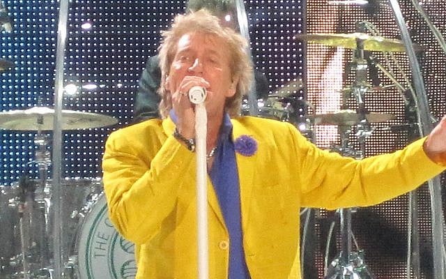 Rod Stewart performing in Hamburg, Germany in October 2013. The singer will perform on June 14 in Tel Aviv (CC BY-SA Wikimedia commons) Rod Stewart performing in Hamburg, Germany in October 2013. The singer will perform on June 14 in Tel Aviv (CC BY-SA Wikimedia commons)