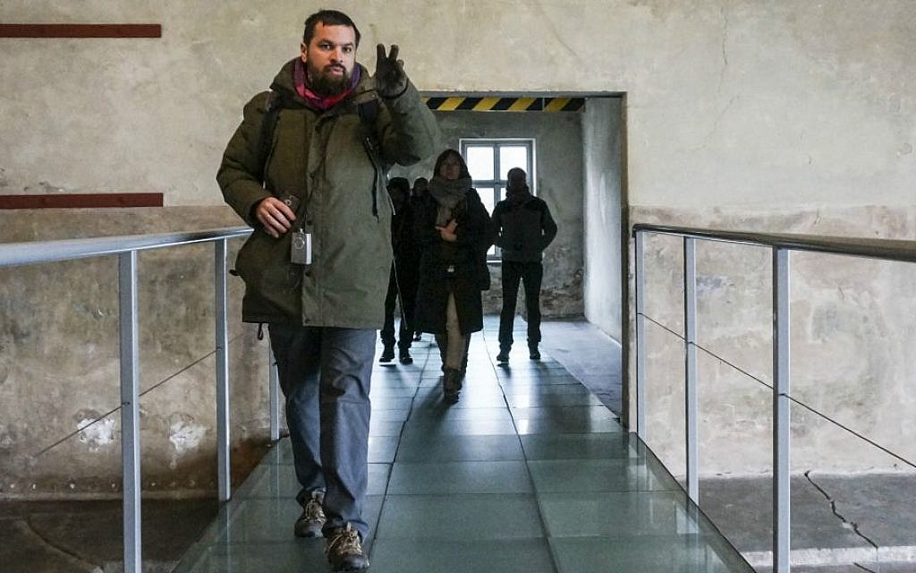 Pawel Sawicki guiding journalists through the so-called central sauna of Auschwitz-Birkenau, December 1, 2016. (Cnaan Liphshiz/JTA) Pawel Sawicki guiding journalists through the so-called central sauna of Auschwitz-Birkenau, December 1, 2016. (Cnaan Liphshiz/JTA)