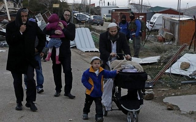 Amona residents walk as police officers evict them from the illegal outpost on February 1, 2017. (AFP Photo/Jack Guez)