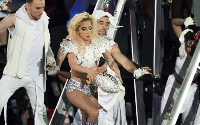 Singer Lady Gaga performs during the Pepsi Super Bowl LI Halftime Show at Houston NRG Stadium in Houston, Texas, February 5, 2017. (AFP/ VALERIE MACON) Singer Lady Gaga performs during the Pepsi Super Bowl LI Halftime Show at Houston NRG Stadium in Houston, Texas, February 5, 2017. (AFP/ VALERIE MACON)
