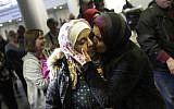 Syrian refugee Baraa Haj Khalaf (L), receives a kiss from her mother Fattoum Haj Khalaf as she arrives at O'Hare International Airport on February 7, 2017 in Chicago, Illinois. (AFP/Joshua Lott)