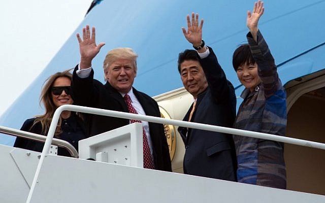 US First Lady Melania Trump, US President Donald Trump, Japanese Prime Minister Shinzo Abe and his wife Akie Abe board Air Force One at Andrews Air Force Base in Maryland as they depart for Trump's Mar-a-Lago resort in Florida for the weekend on February 10, 2017. (AFP PHOTO / NICHOLAS KAMM) US First Lady Melania Trump, US President Donald Trump, Japanese Prime Minister Shinzo Abe and his wife Akie Abe board Air Force One at Andrews Air Force Base in Maryland as they depart for Trump's Mar-a-Lago resort in Florida for the weekend on February 10, 2017. (AFP PHOTO / NICHOLAS KAMM)