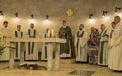 Cardinal Rainer Woelki (C) leads a mass at the Church of the Multiplication of the Loaves and Fish in Tabgha, on February 12, 2017, upon its reopening following eight months of renovation. (AFP PHOTO / JACK GUEZ)