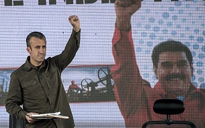 This file photo taken on January 31, 2017 shows Venezuelan Vice-President Tareck El Aissami gesturing during a rally with workers of PDVSA state-owned oil company in Caracas. (AFP PHOTO / Juan BARRETO)