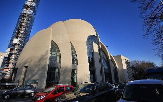 Cars drive past the Ditib mosque in Cologne, western Germany, on February 15, 2017. (AFP Photo/dpa/Oliver Berg) Cars drive past the Ditib mosque in Cologne, western Germany, on February 15, 2017. (AFP Photo/dpa/Oliver Berg)