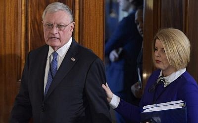 Acting National Security Advisor Keith Kellogg, left, arrives for a press conference by Israel's Prime Minister Benjamin Netanyahu and US President Donald Trump in the East Room of the White House, in Washington, DC February 15, 2017. (AFP/MANDEL NGAN)