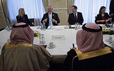 Saudi Arabia's Foreign Minister Adel bin Ahmed Al-Jubeir (L) and US Secretary of State Rex Tillerson (3L) wait for a meeting at the Steigenberger Hotel in Bad Neuenahr, western Germany, February 16, 2017.(Brendan Smialowski/AFP)