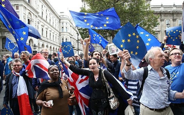 Demonstrators holding EU flags as they march to Parliament Square in central London on September 3, 2016. (AFP/JUSTIN TALLIS)