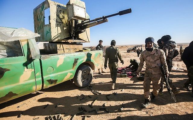 Fighters of the Hashed al-Shaabi (Popular Mobilization) paramilitaries prepare defensive positions near the frontline village of Ayn al-Hisan, on the outskirts of Tal Afar west of Mosul, where Iraqi forces are preparing for the offensive retake the western side of Mosul from Islamic State (IS) group fighters, on February 18, 2017. (AFP PHOTO / AHMAD AL-RUBAYE) Fighters of the Hashed al-Shaabi (Popular Mobilization) paramilitaries prepare defensive positions near the frontline village of Ayn al-Hisan, on the outskirts of Tal Afar west of Mosul, where Iraqi forces are preparing for the offensive retake the western side of Mosul from Islamic State (IS) group fighters, on February 18, 2017. (AFP PHOTO / AHMAD AL-RUBAYE)