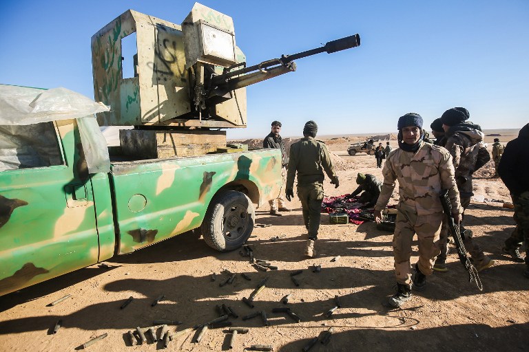 Fighters of the Hashed al-Shaabi (Popular Mobilization) paramilitaries prepare defensive positions near the frontline village of Ayn al-Hisan, on the outskirts of Tal Afar west of Mosul, where Iraqi forces are preparing for the offensive retake the western side of Mosul from Islamic State (IS) group fighters, on February 18, 2017. (AFP PHOTO / AHMAD AL-RUBAYE) Fighters of the Hashed al-Shaabi (Popular Mobilization) paramilitaries prepare defensive positions near the frontline village of Ayn al-Hisan, on the outskirts of Tal Afar west of Mosul, where Iraqi forces are preparing for the offensive retake the western side of Mosul from Islamic State (IS) group fighters, on February 18, 2017. (AFP PHOTO / AHMAD AL-RUBAYE)