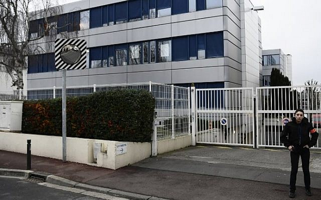 A security personnel stands in front of the French far-right Front National (FN) headquarters in Nanterre on February 20, 2017, during a search of the party's offices, as part of a case of misusing public funds. (AFP Photo/Christophe Simon)