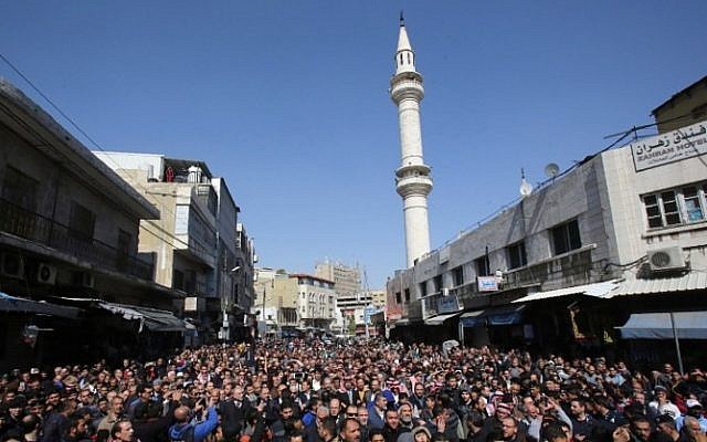 Jordanians take part in a protest after the Friday prayer in the capital Amman, on February 24, 2017 against the government's decision to impose new taxes on a string of goods and services, calling on the cabinet to resign. AFP/ Khalil MAZRAAWI)