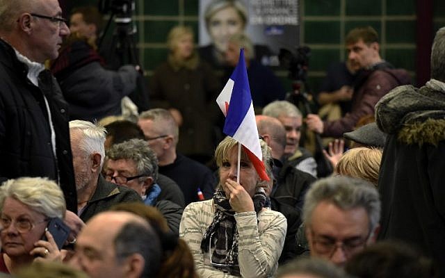 Supporters of French presidential election candidate for the far-right Front National (FN) party Marine Le Pen attend a public rally in Pierrelatte, central eastern France, February 24, 2017. (AFP Photo/Jean Phillipe Kziazek)