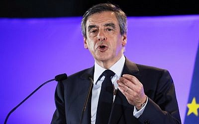 French presidential election candidate for the right-wing Les Republicains (LR) party Francois Fillon delivers a speech during a public rally in Maisons-Alfort, near Paris, on February 24, 2017. (AFP Photo/Patrick Kovarik)