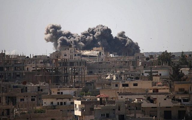 Smoke billows from buildings following reported air strikes on a rebel-held area in the southern city of Daraa, on February 25, 2017. (AFP Photo/Mohamad Abazeed) Smoke billows from buildings following reported air strikes on a rebel-held area in the southern city of Daraa, on February 25, 2017. (AFP Photo/Mohamad Abazeed)