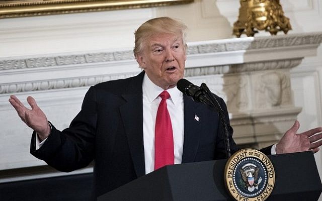 US President Donald Trump speaks to members of the National Governors Association and his administration before a meeting in the State Dining Room of the White House, February 27, 2017, in Washington, DC. (AFP PHOTO / Brendan Smialowski)