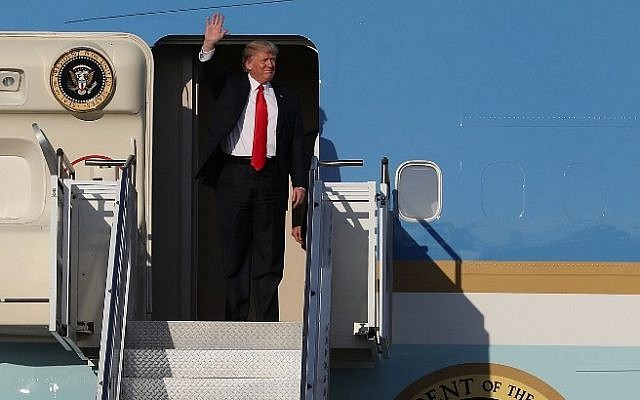 President Donald Trump waves as he arrives on Air Force One at the Palm Beach International Airport for a visit to his Mar-a-Lago Resort for the weekend on February 3, 2017 in Palm Beach, Florida. (Joe Raedle/Getty Images/AFP) President Donald Trump waves as he arrives on Air Force One at the Palm Beach International Airport for a visit to his Mar-a-Lago Resort for the weekend on February 3, 2017 in Palm Beach, Florida. (Joe Raedle/Getty Images/AFP)